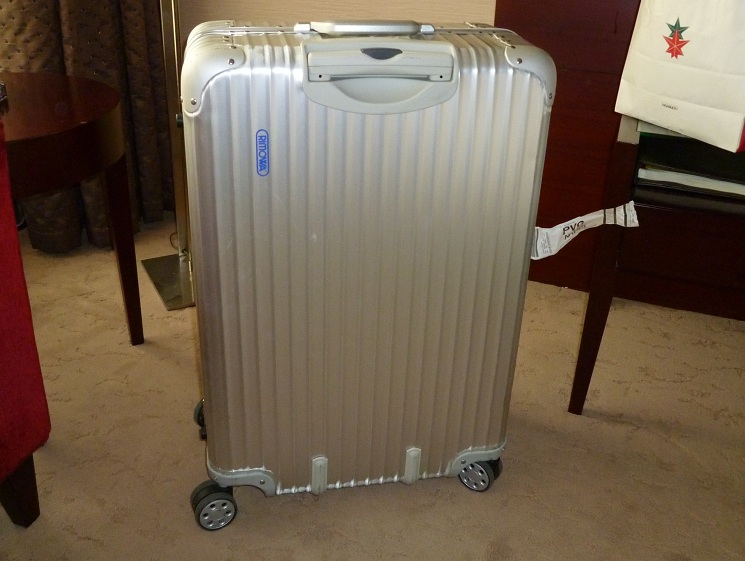 私がリモワのスーツケースを選ぶ理由！使いやすさや頑丈さを兼ね備えている – ゼニナル